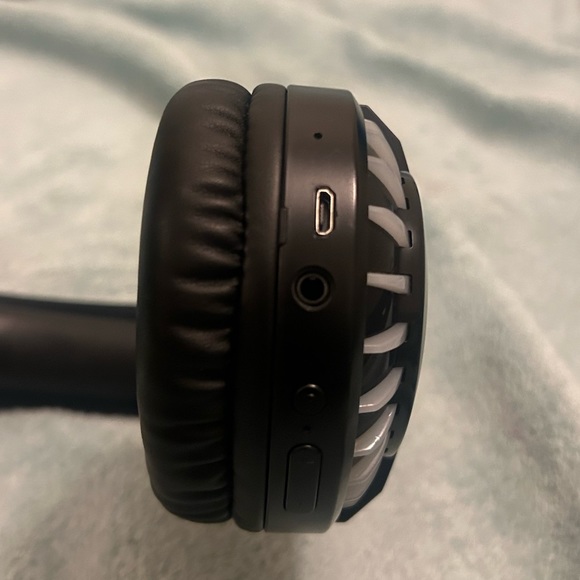 LED Light Color Changing Headphones - Picture 11 of 11